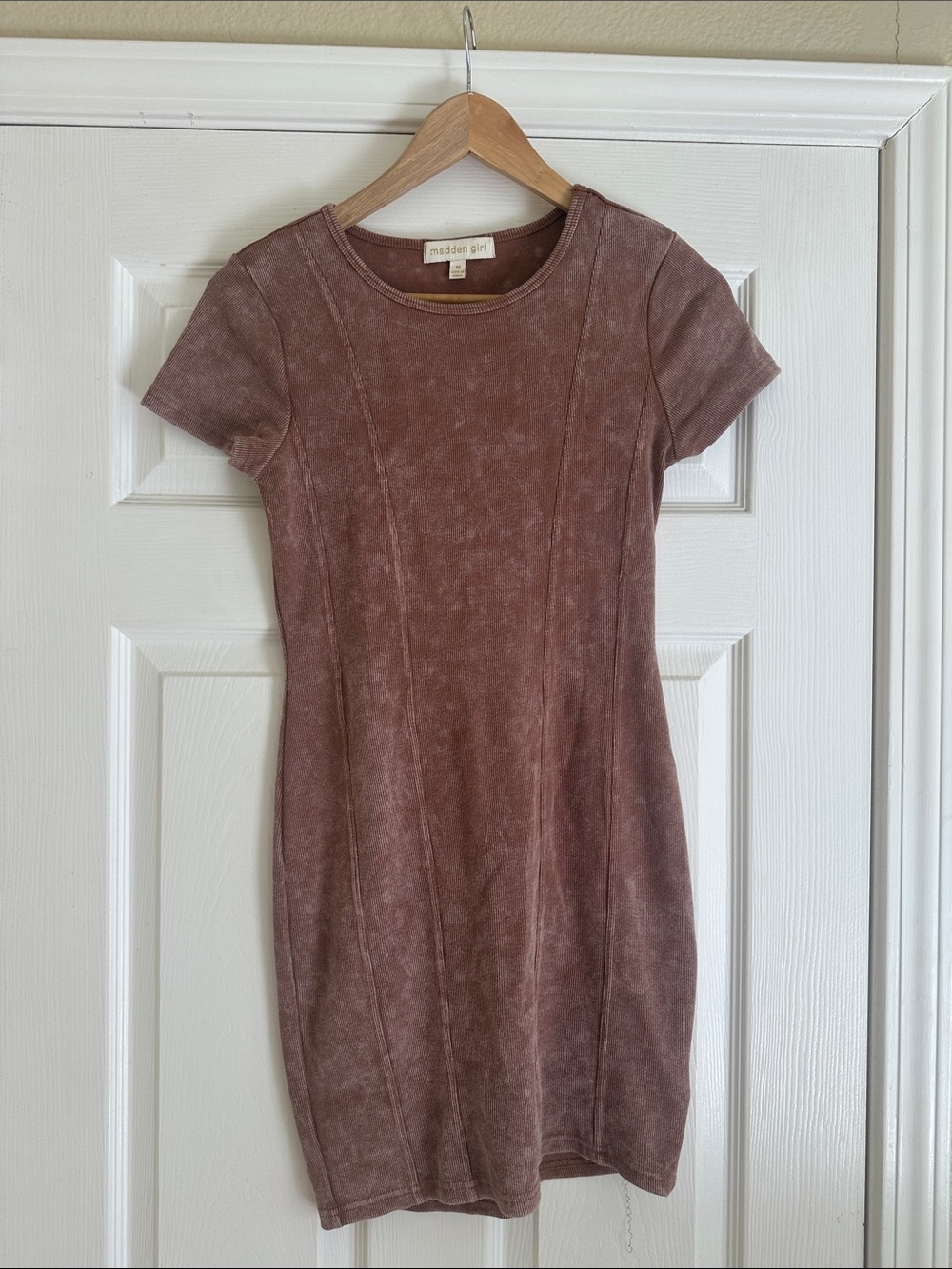 Madden Girl dusty mauve short-sleeve bodycon dress